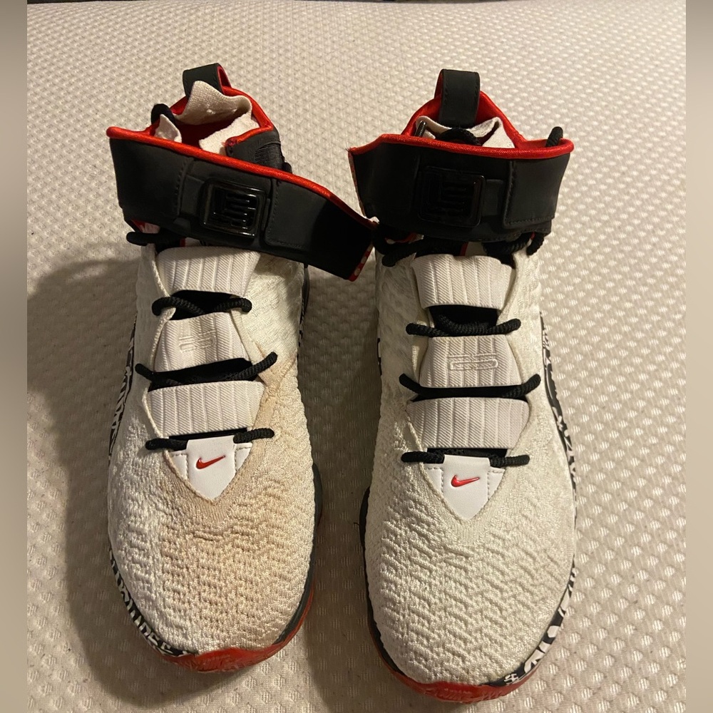 Nike White and Red Sneakers